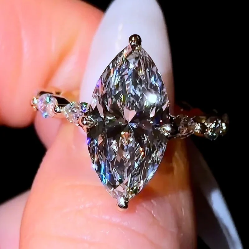Eloven Marquise-Cut Lab-Grown Diamond